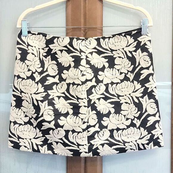 Rachel Roy Black and Taupe Raised Textured Floral Skirt - Size 6 - Picture 1 of 10